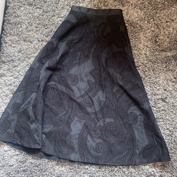 H&M Black High Waisted A-Line Floral Textured Skirt - Picture 2 of 7